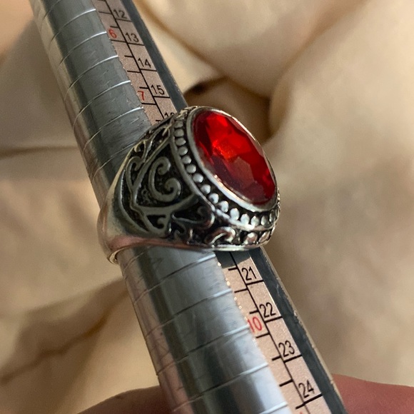 Silvertone Men’s Ring: Celtic-Inspired Filigree Design w/Red Oval Stone - Size 8 - Picture 9 of 11